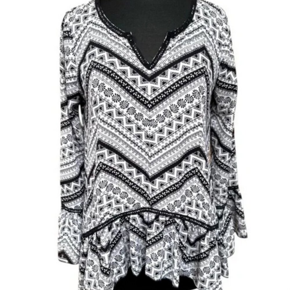 About A Girl Black & White Asymmetrical Ruffle Hem Top Large